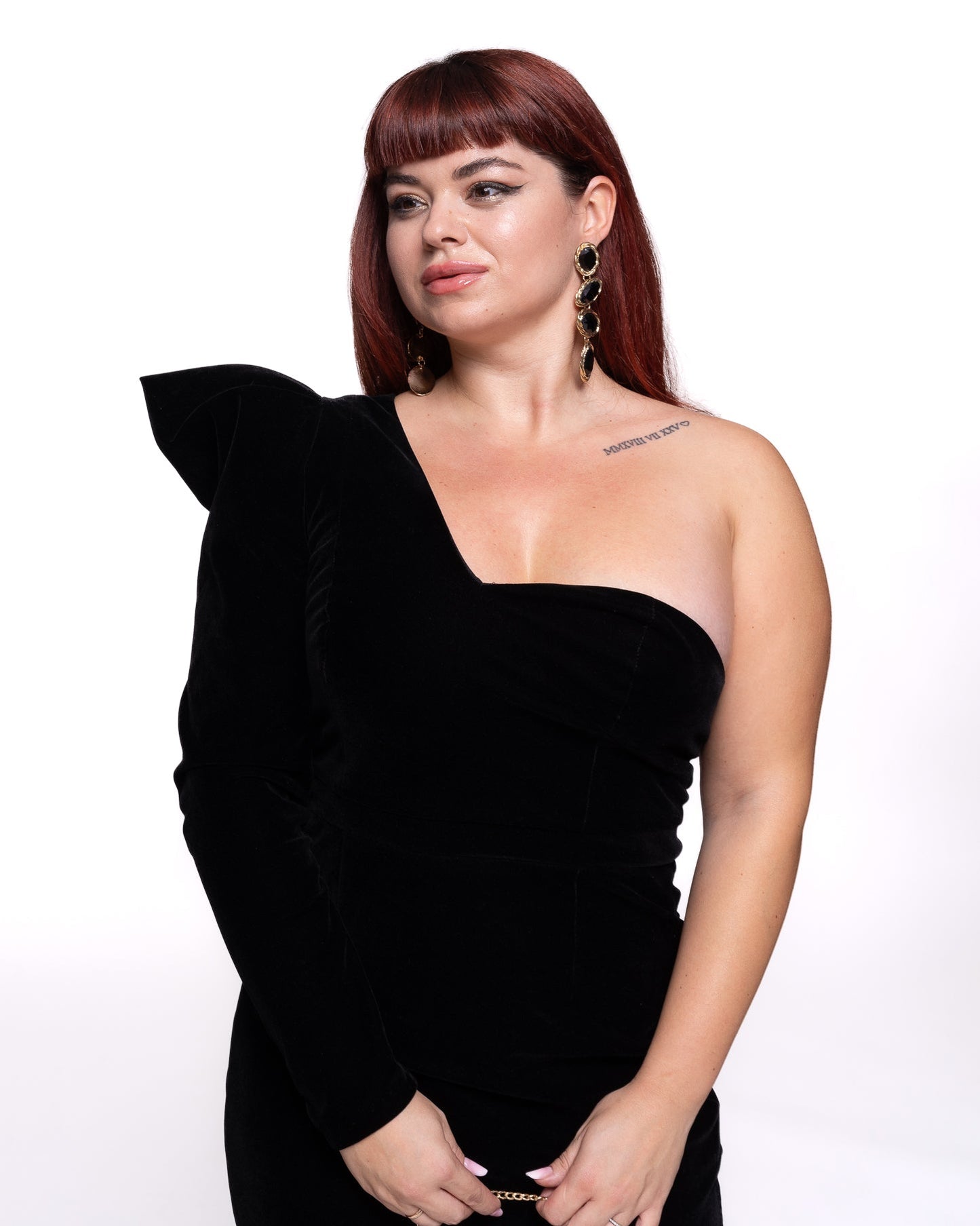 Închiriere rochie Outfitflows - neagra de catifea