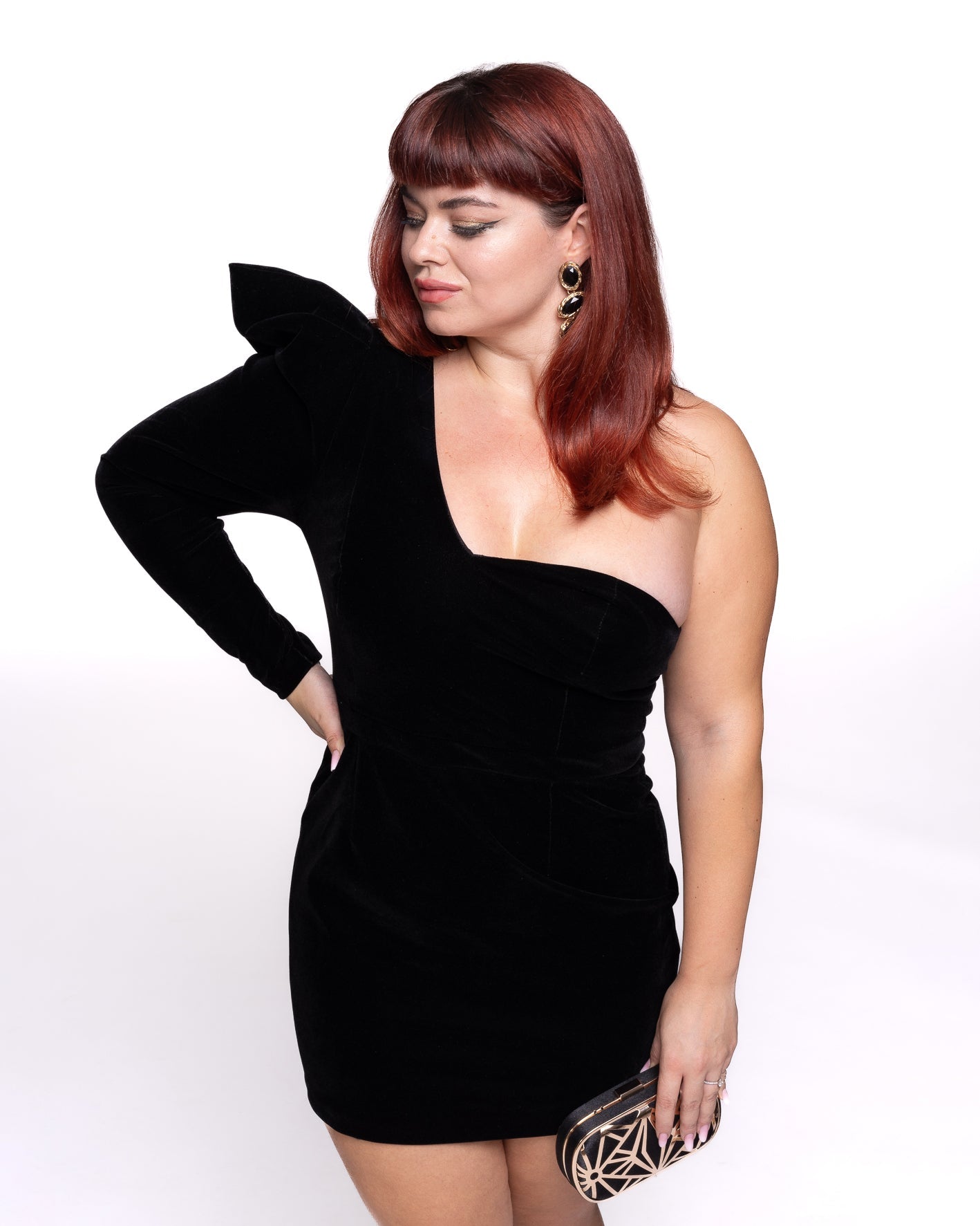 Închiriere rochie Outfitflows - neagra de catifea