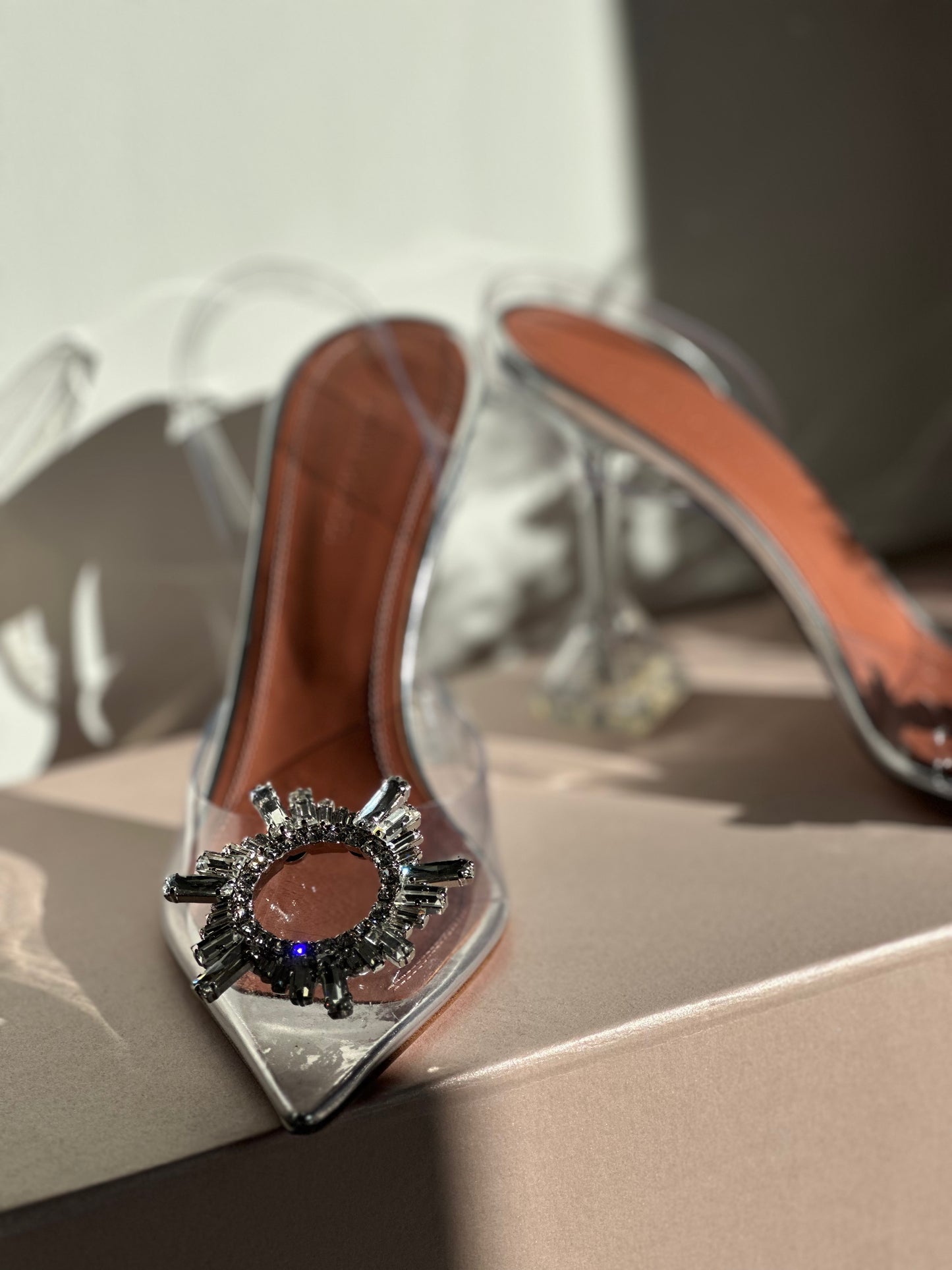 Închiriere pantofi Amina Muaddi - Begum Glass 95mm slingback pumps