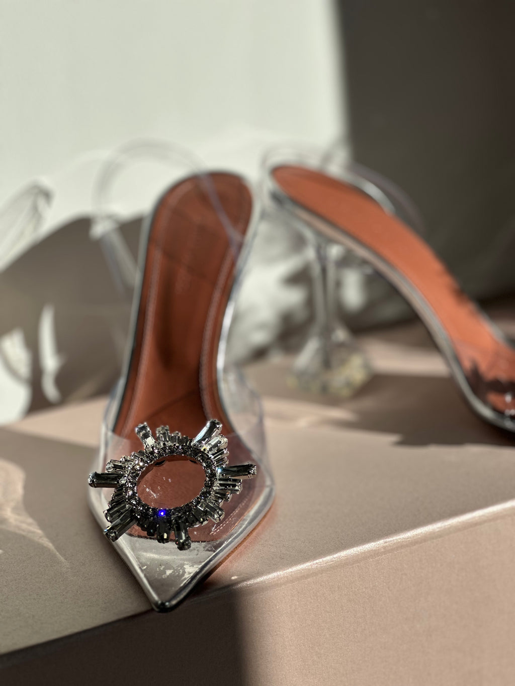 Închiriere pantofi Amina Muaddi  -  Begum Glass 95mm slingback pumps