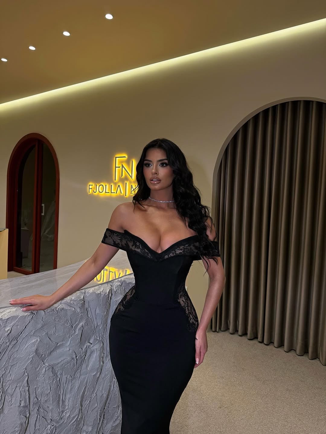 Închiriere Rochie Haute Couture - Midnight Muse in Lace